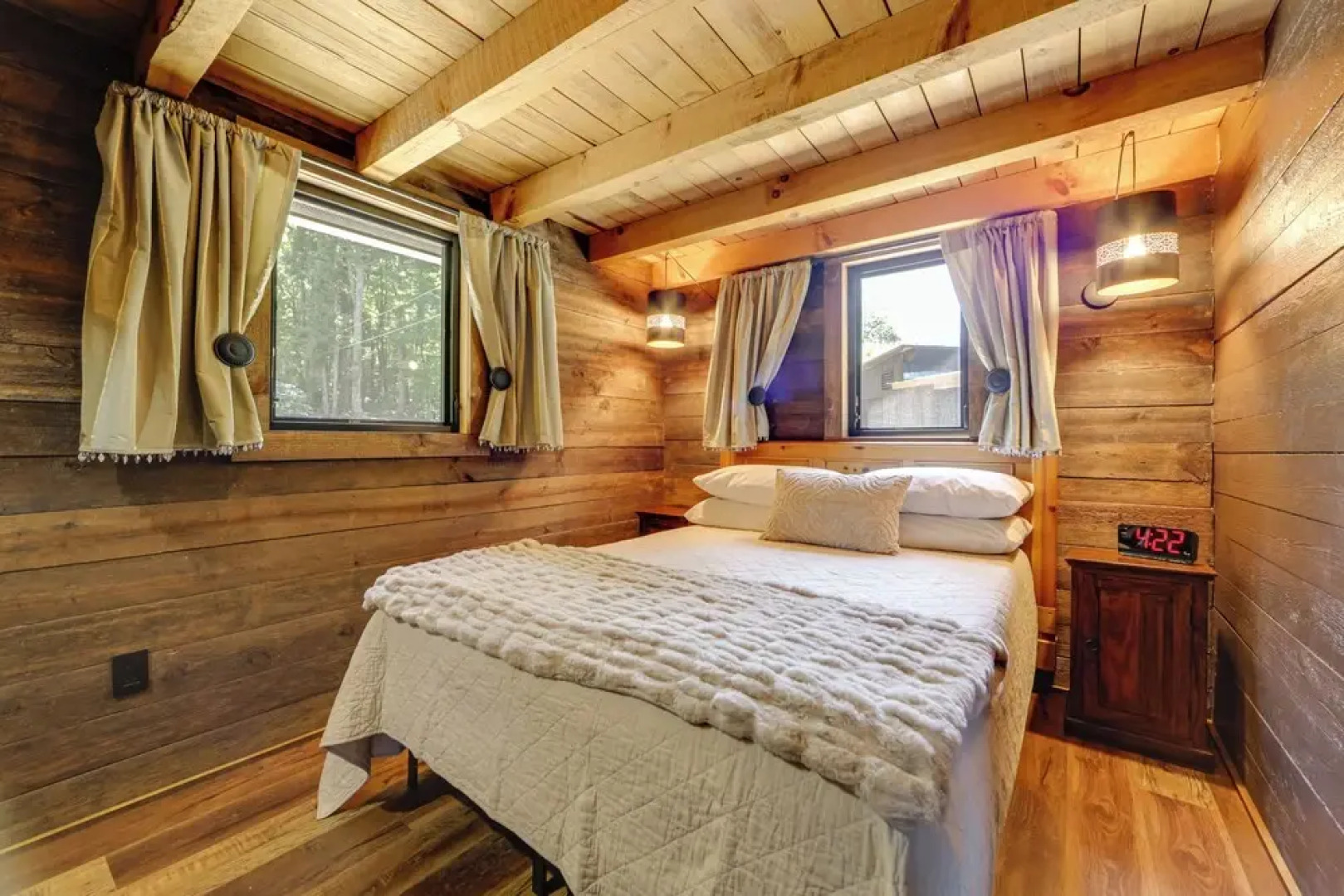 Dreamy Penrose Cabin w/ Panoramic Mountain Views