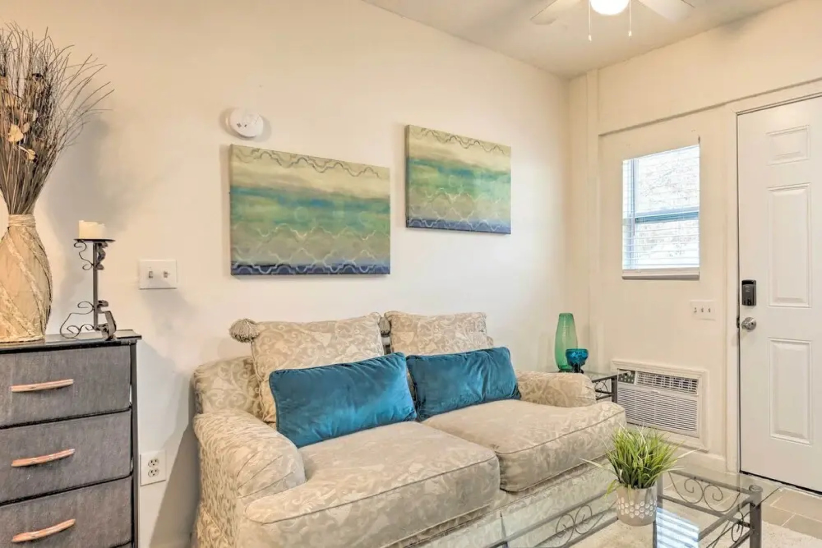 Updated Lithonia Cottage ~ 7 Mi to Stone Mtn!