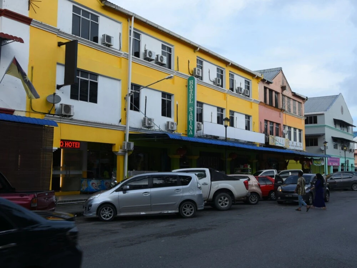 OYO 89627 Hotel Sarina