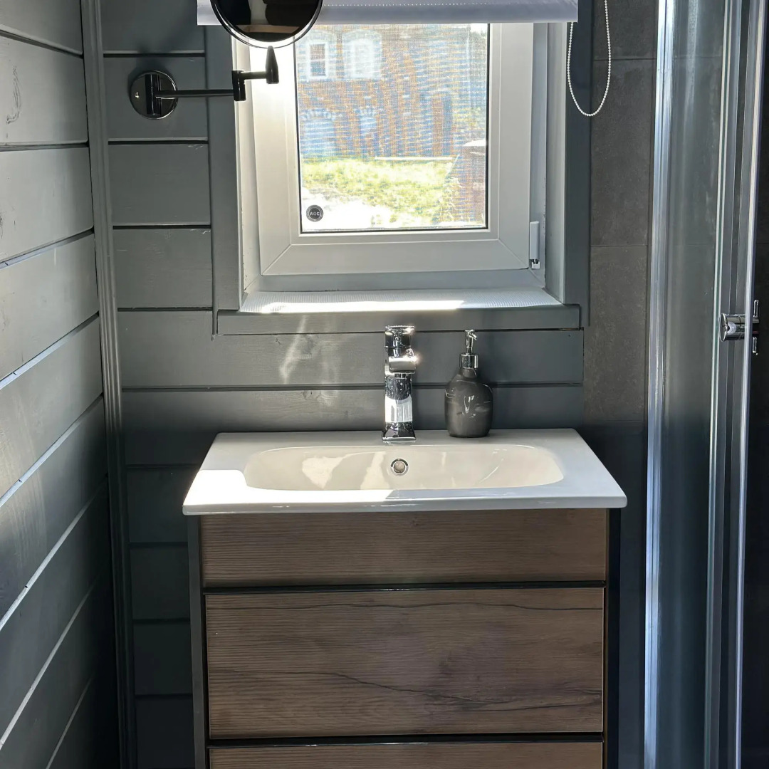 Современный дом с сибирским чаном