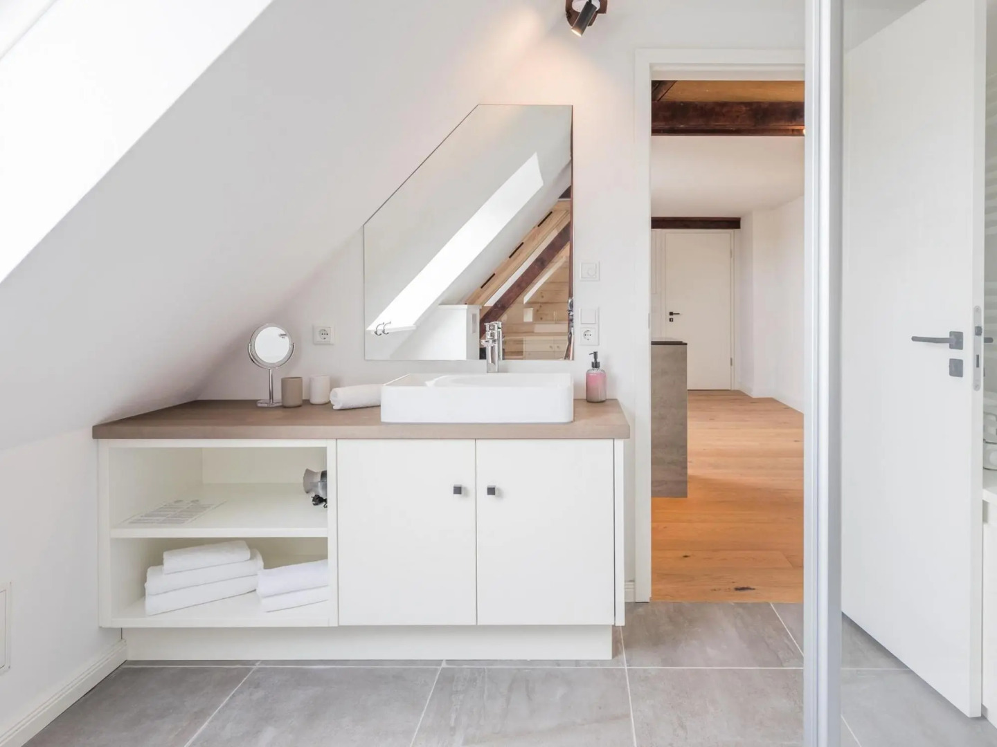 exclusive holiday apartment on the dike at the North Sea