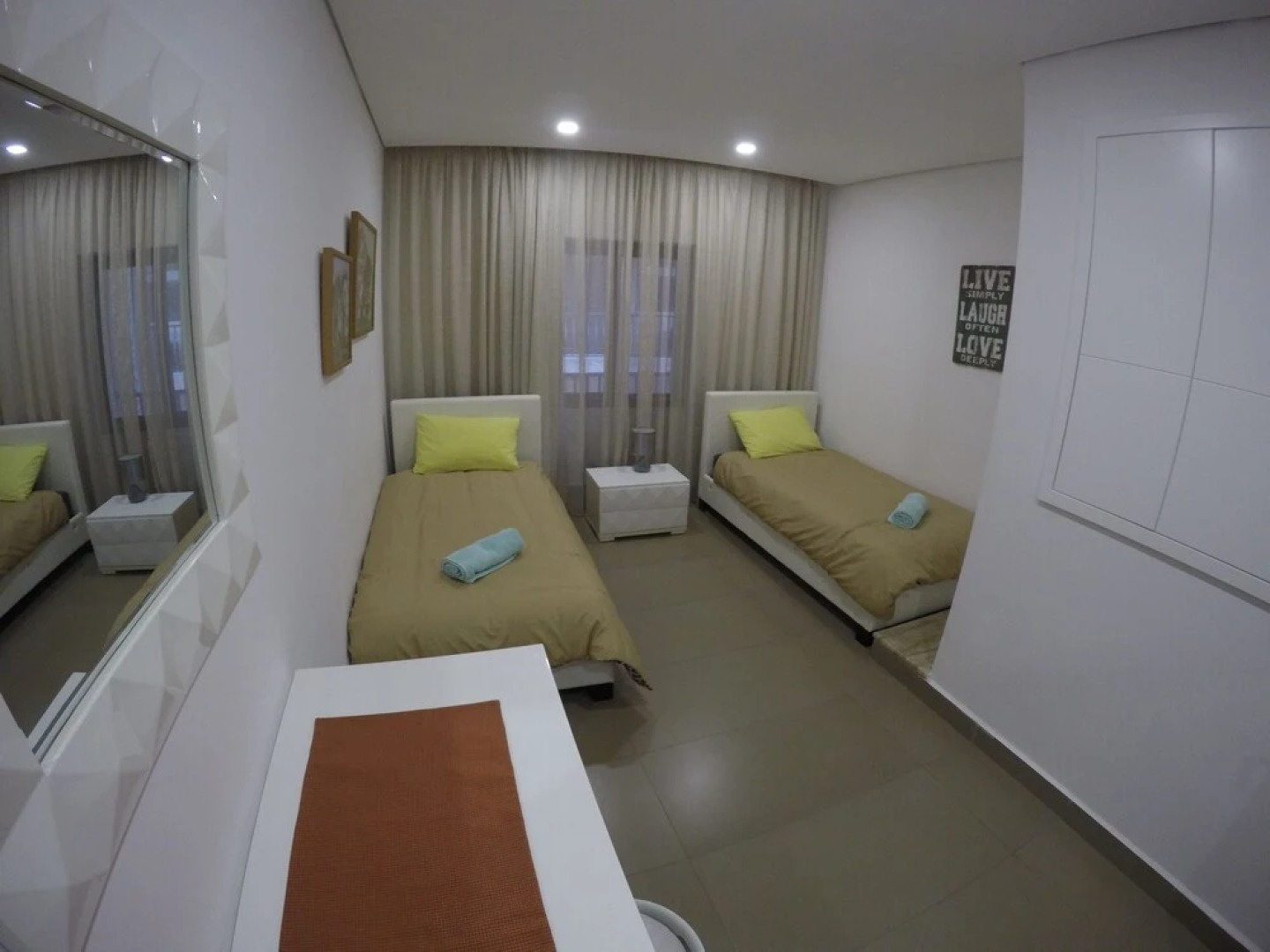 Pebbles, apartment 1