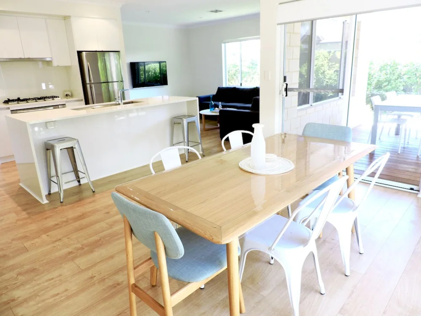 Contemporary Cove