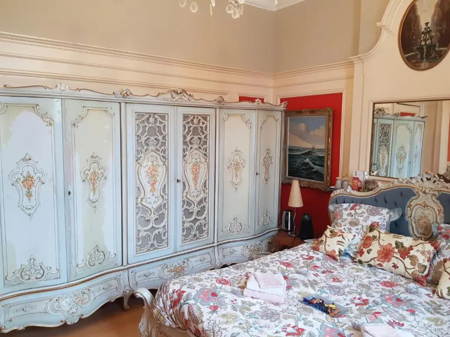 Château Lambert Hotel-Resto-Parking-Shuttle, a 1 ha green Oasis at 8 min from CRL Airport without any noise