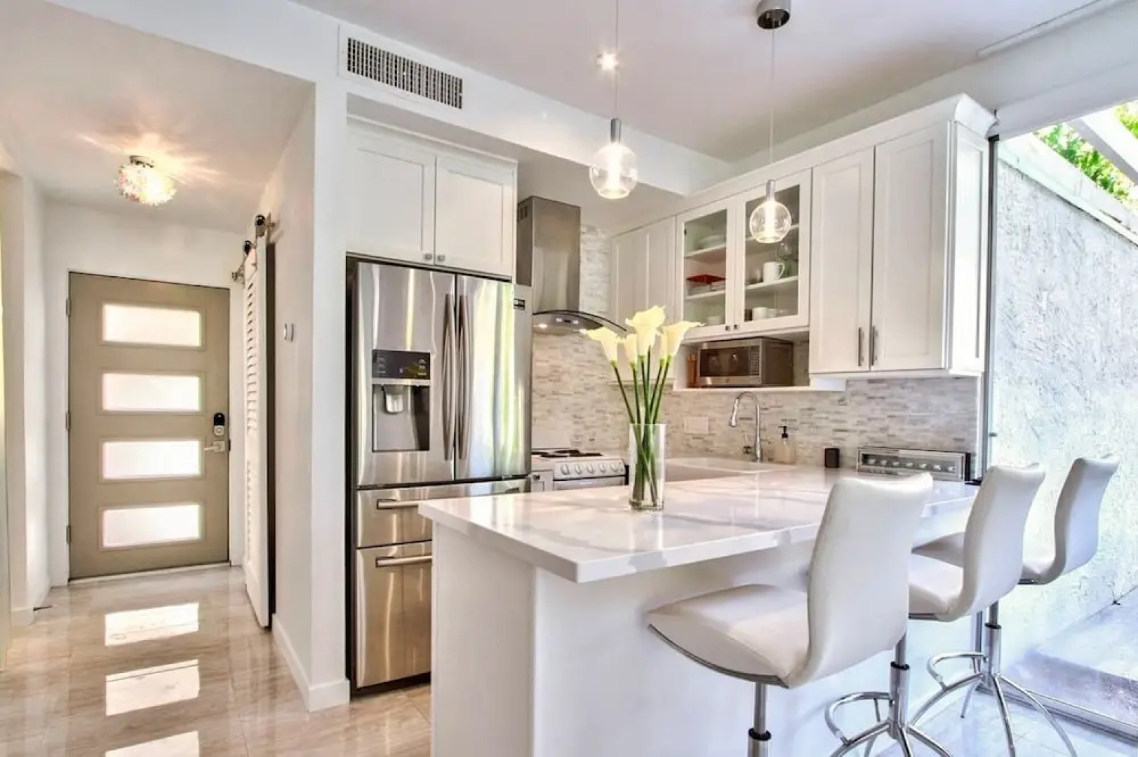 78155c37 1 Bedroom Condo