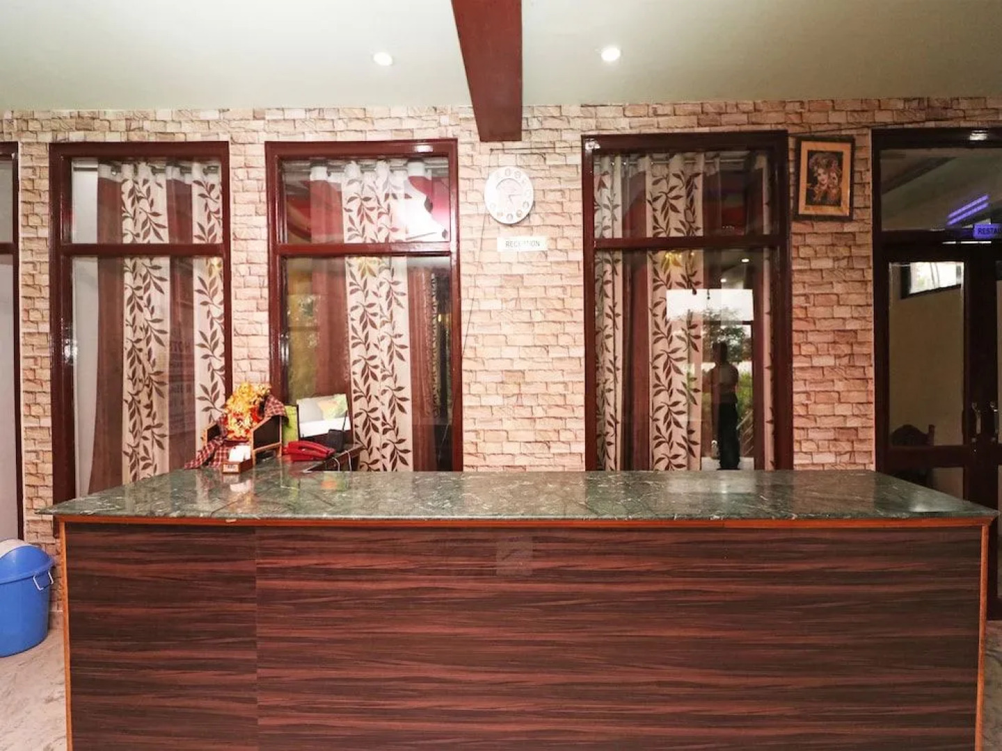 Oyo 22015 Hotel Lakshya Palace