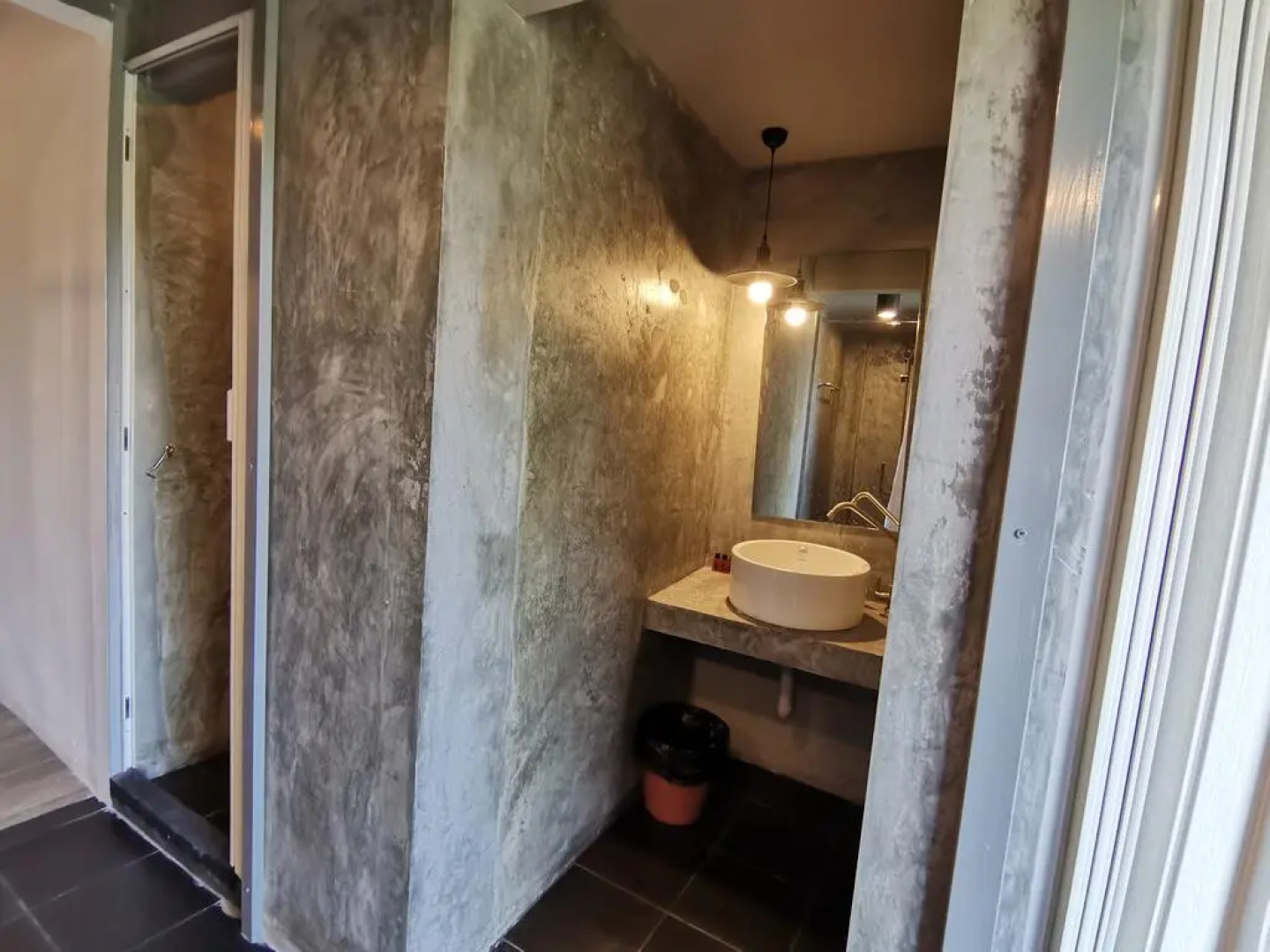 8 Sleepers Street Hostel