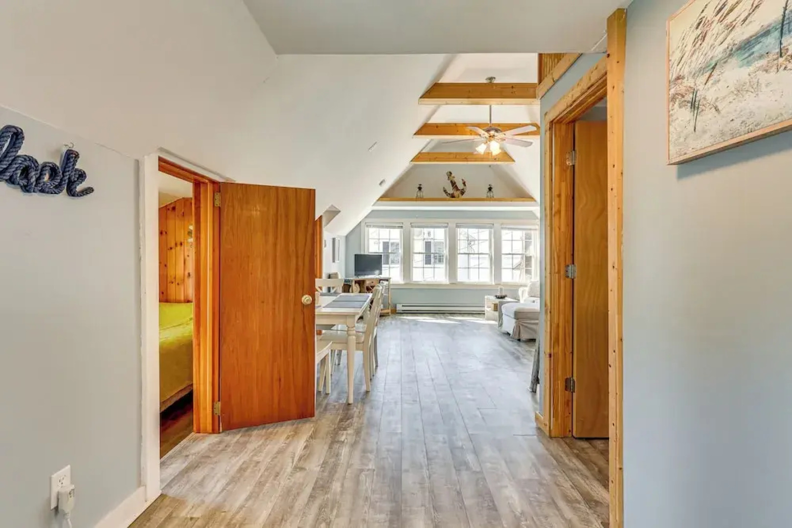 Walk to Hawk's Nest Beach: Coastal Old Lyme Apt