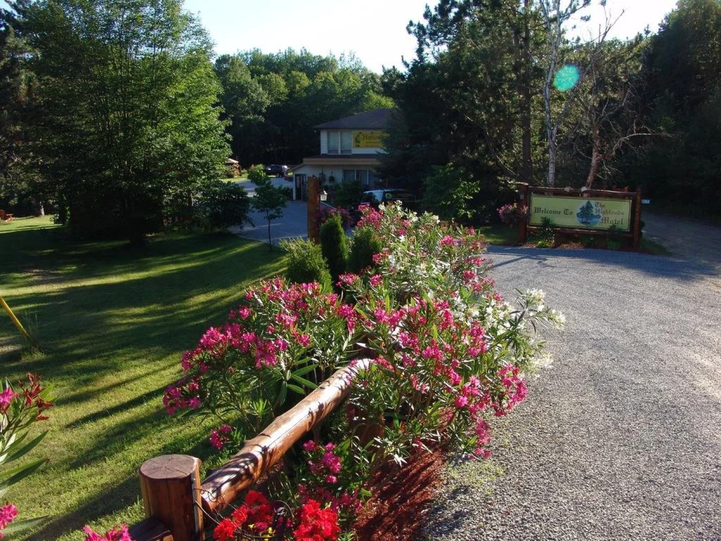 The Highlands Motel & Lodge