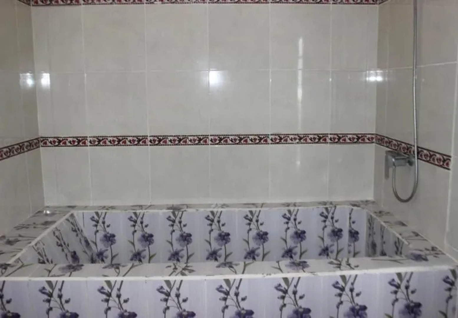 Penginapan Lakeside Cottages by ZUZU