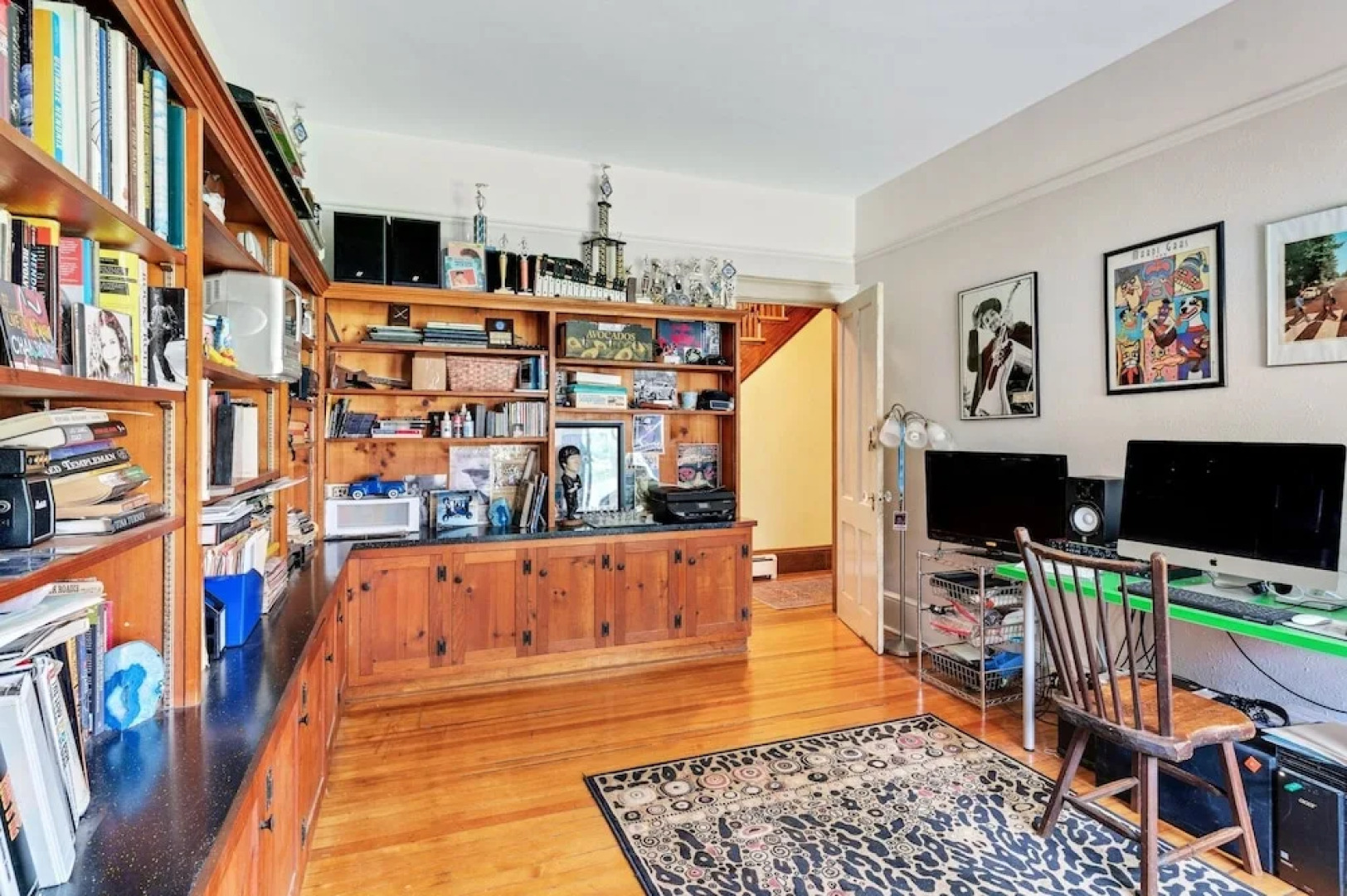 Spacious Victorian Home With Mountain Views And Lots Of Fun Extras!! 5 Bedroom Farmhouse by RedAwning