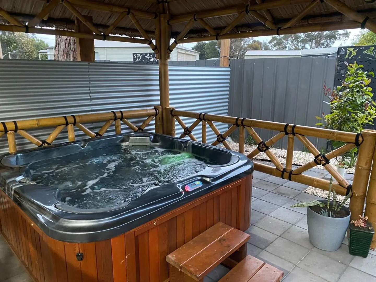 Investigator Beach Breeze Apartments U3