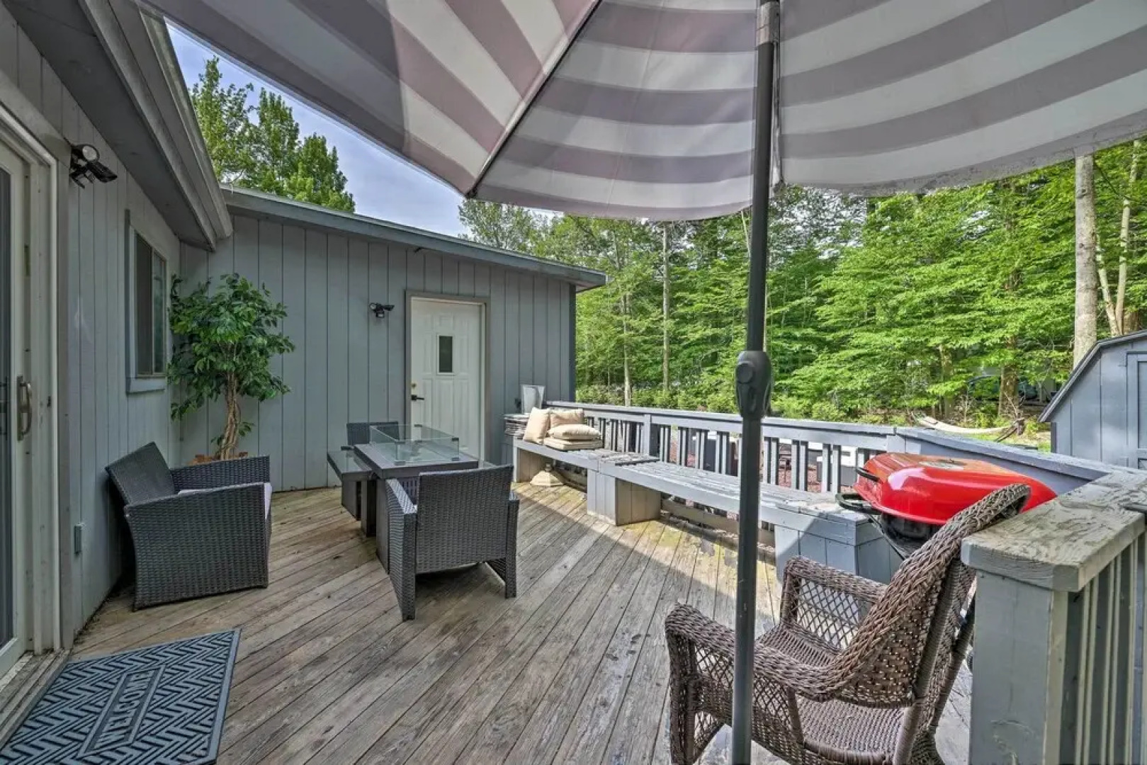 Pocono Mtn Retreat w/ Hot Tub < 11 Mi to Camelback