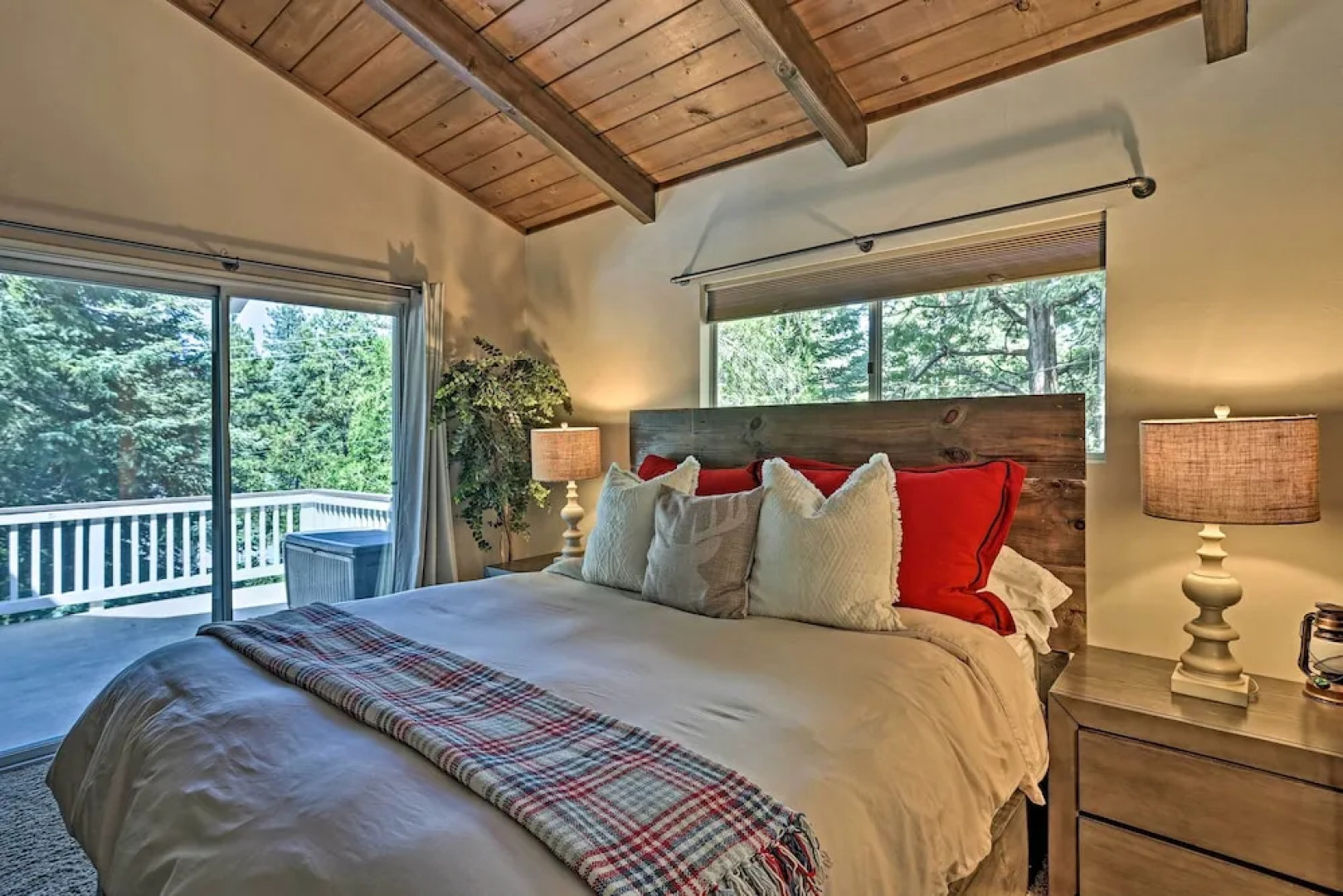 Stunning Mountain-top Getaway w/ Multi-level Decks