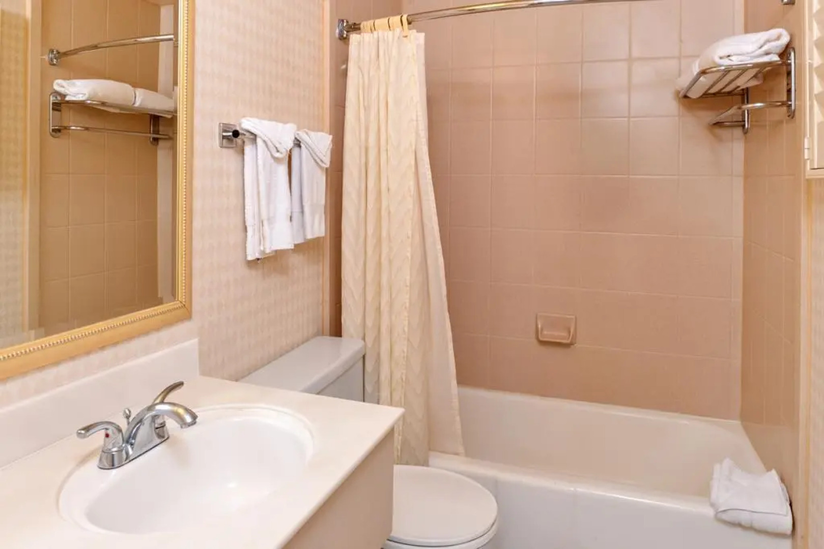 Red Lion Hotel Woodlake Conference Center