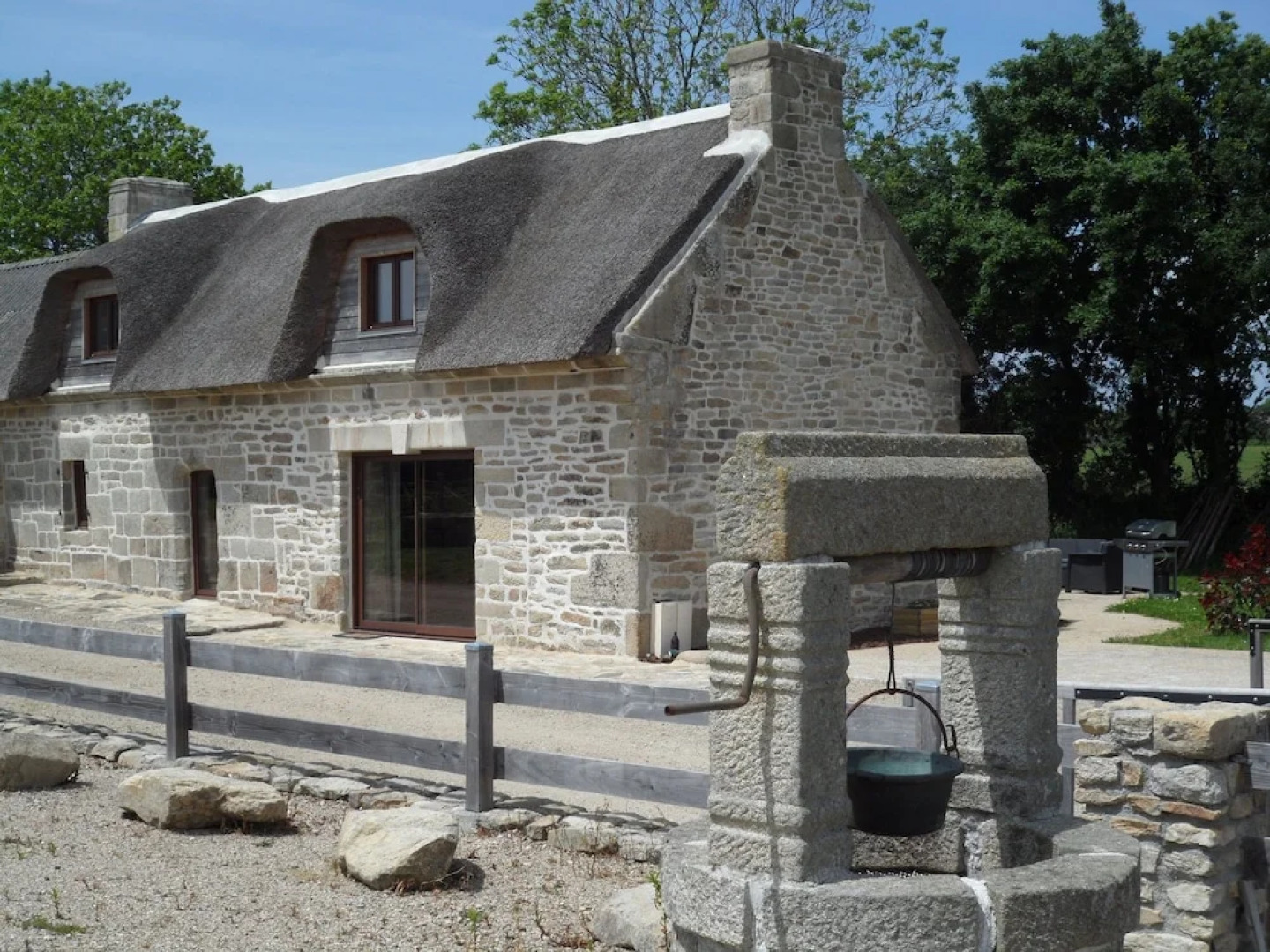 House With 4 Bedrooms in Plogastel-saint-germain, With Enclosed Garden