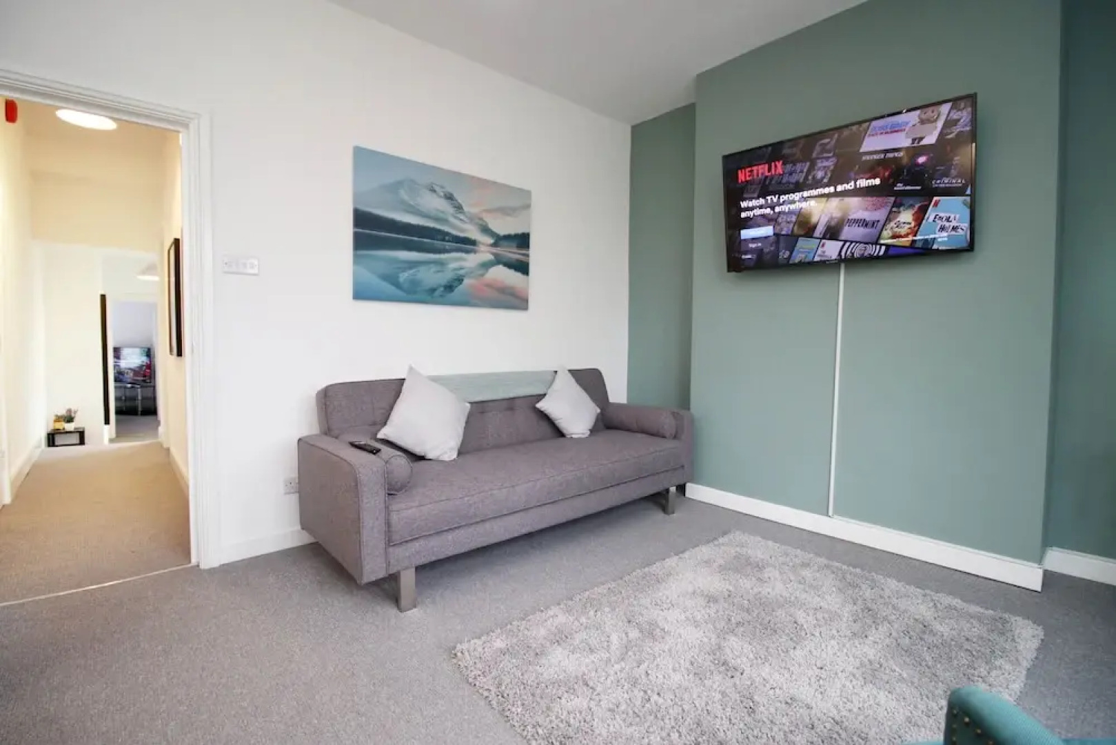 Dyzyn Living - City View City Center 5 Mins From Train Station