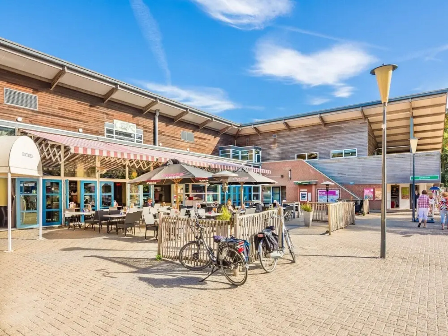 Moder Chalet With a Dishwasher, Behind the Dunes
