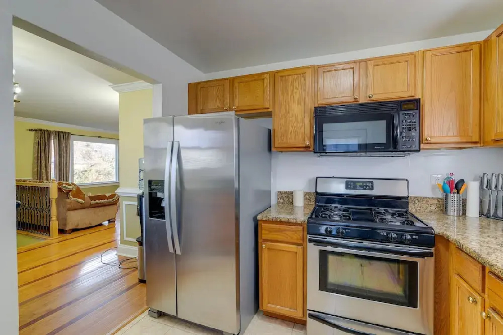 Backyard + Deck: Family-friendly Lorton Home!