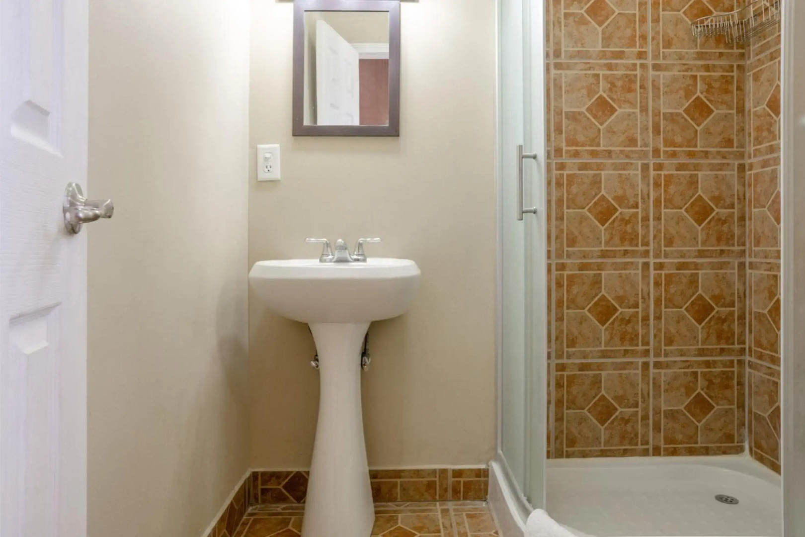 Capital O Hotel Villa Azura