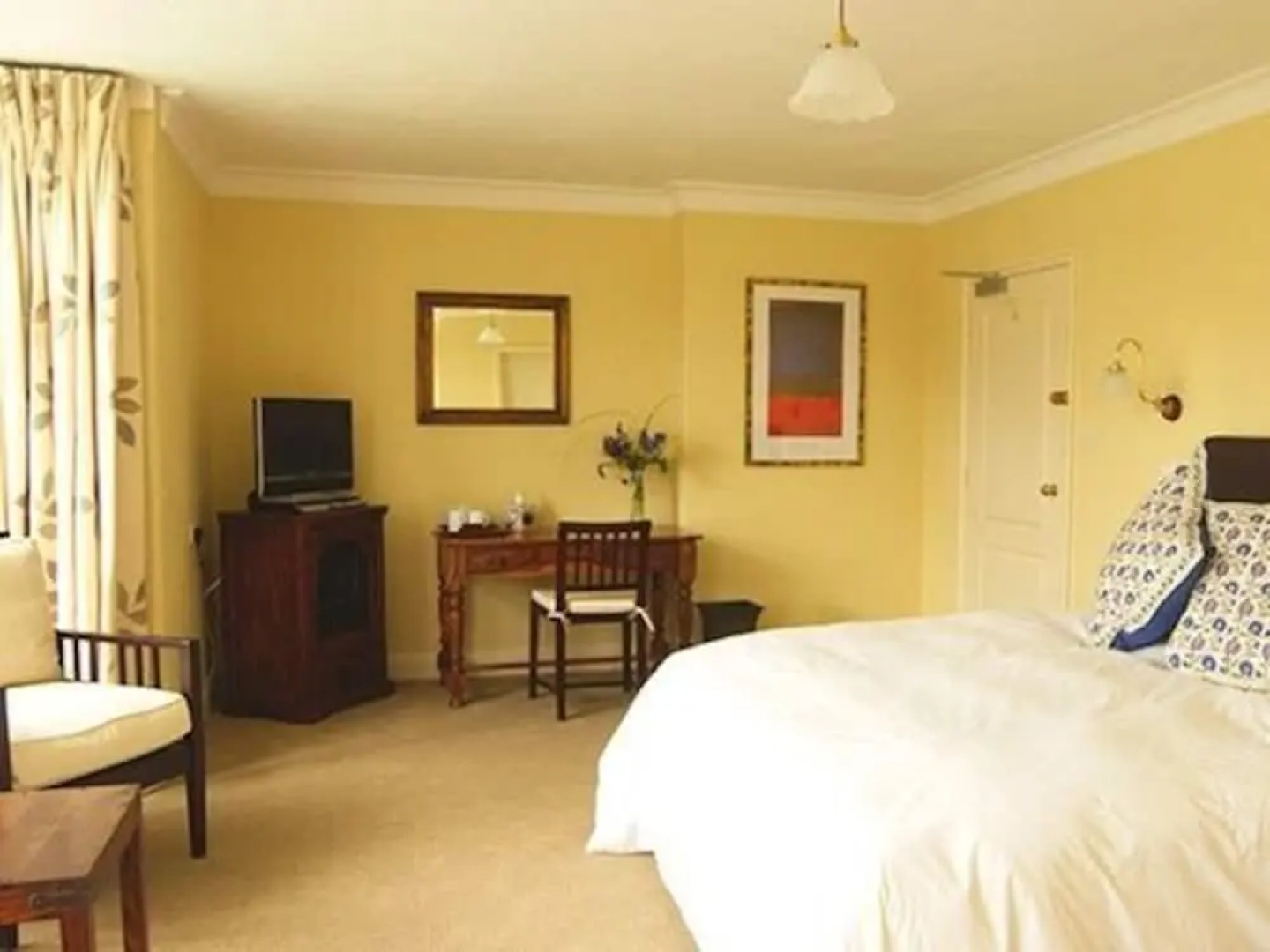 The Lawns Hotel