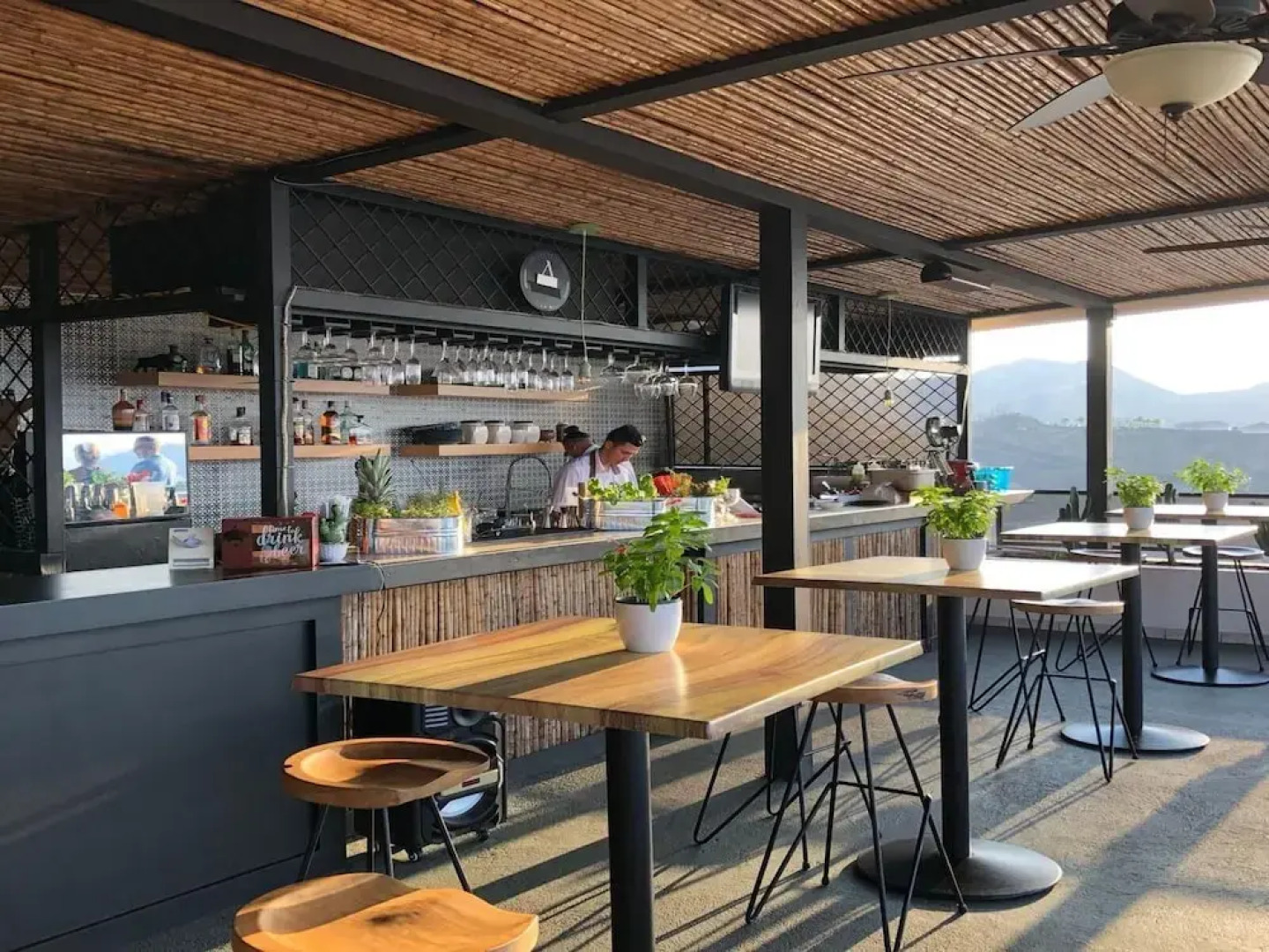 Unique 3BD Wonder on 3rd Floor in Coco with Mountain Views