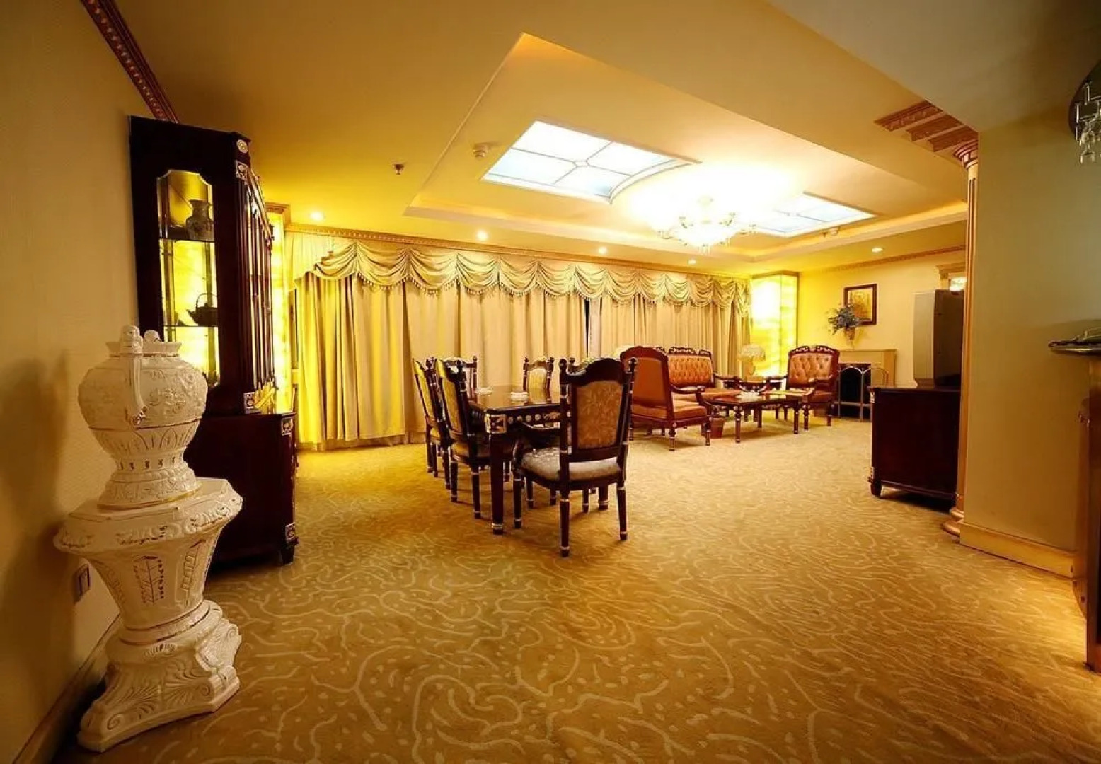 Century Plaza Qidu Hotel