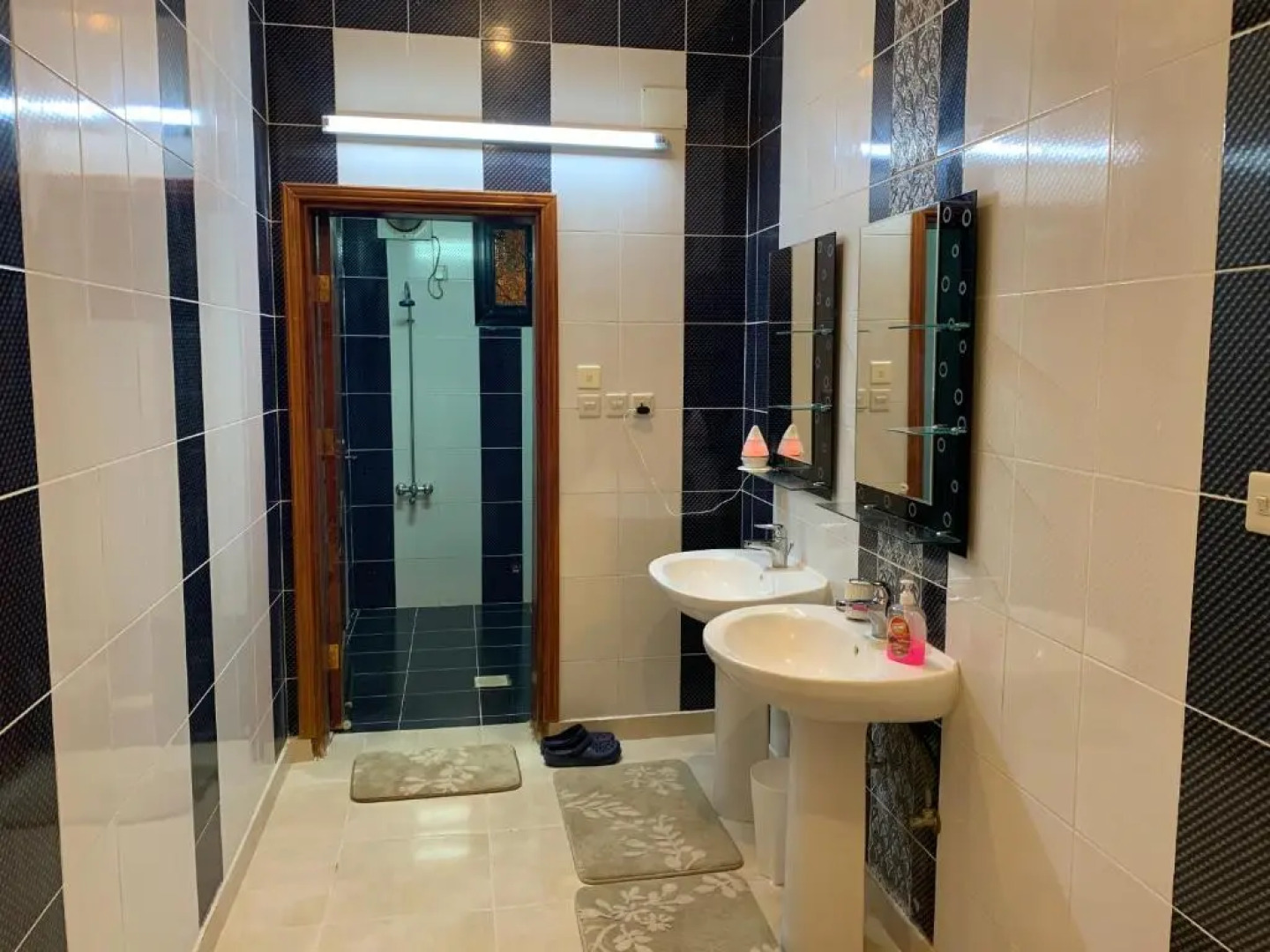 نزل العزيزيه