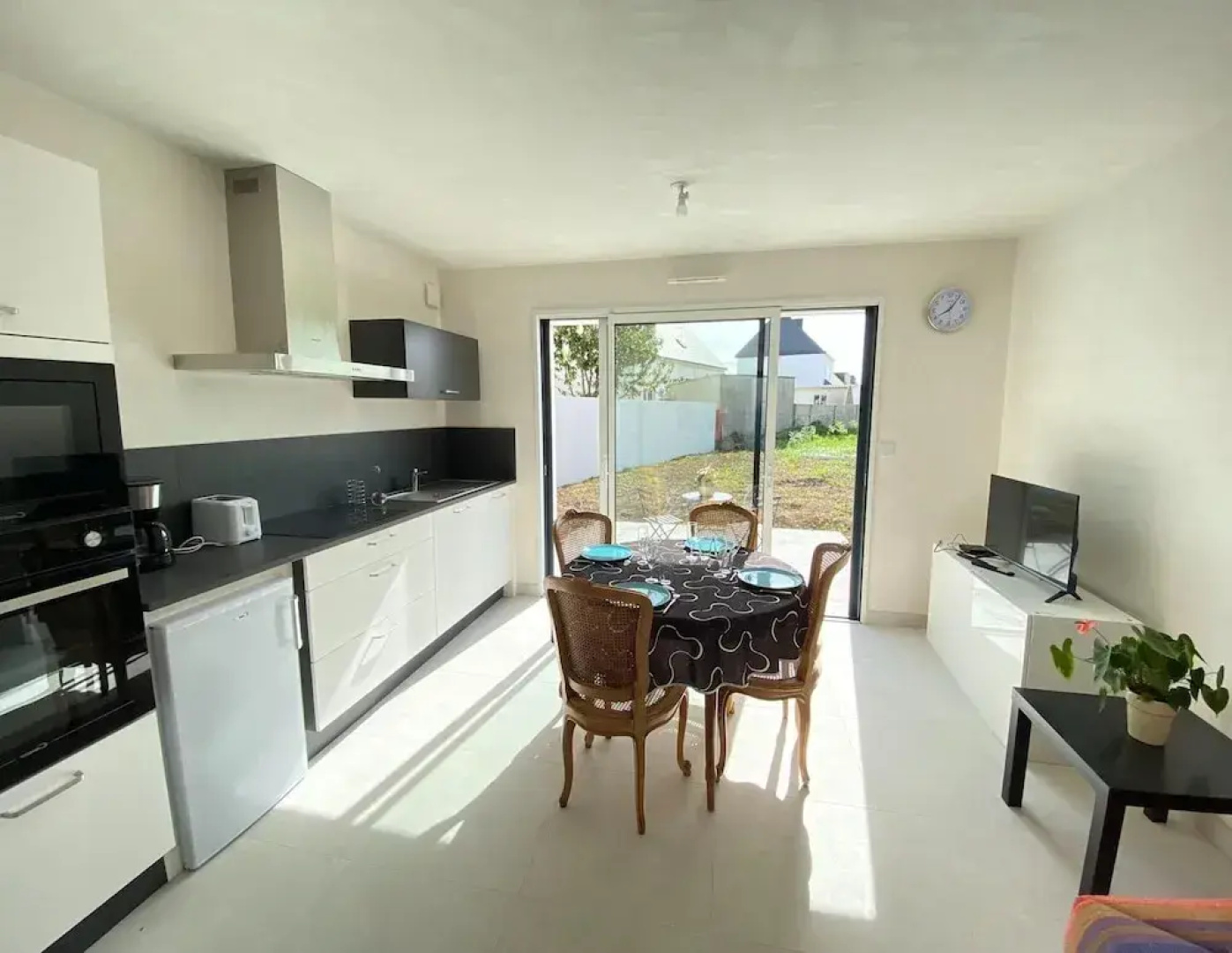 Charming Independent Apartment in Belz