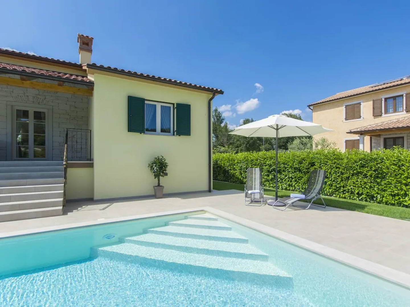 Modern House With Pool and Beautiful Landscaped Environment in a Quiet Location