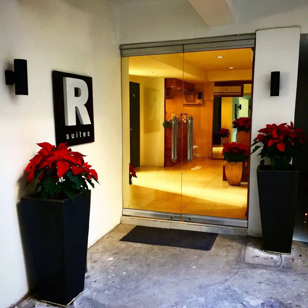 R Suites & Cafe