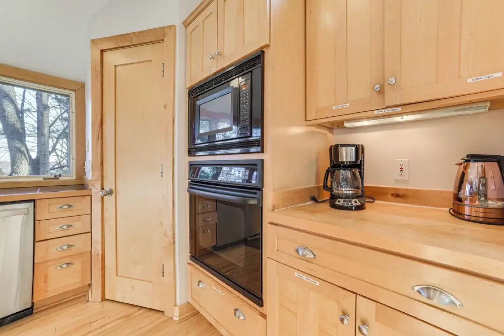 Soaking Tub & Fire Pit! Home Near Dtwn Suttons Bay