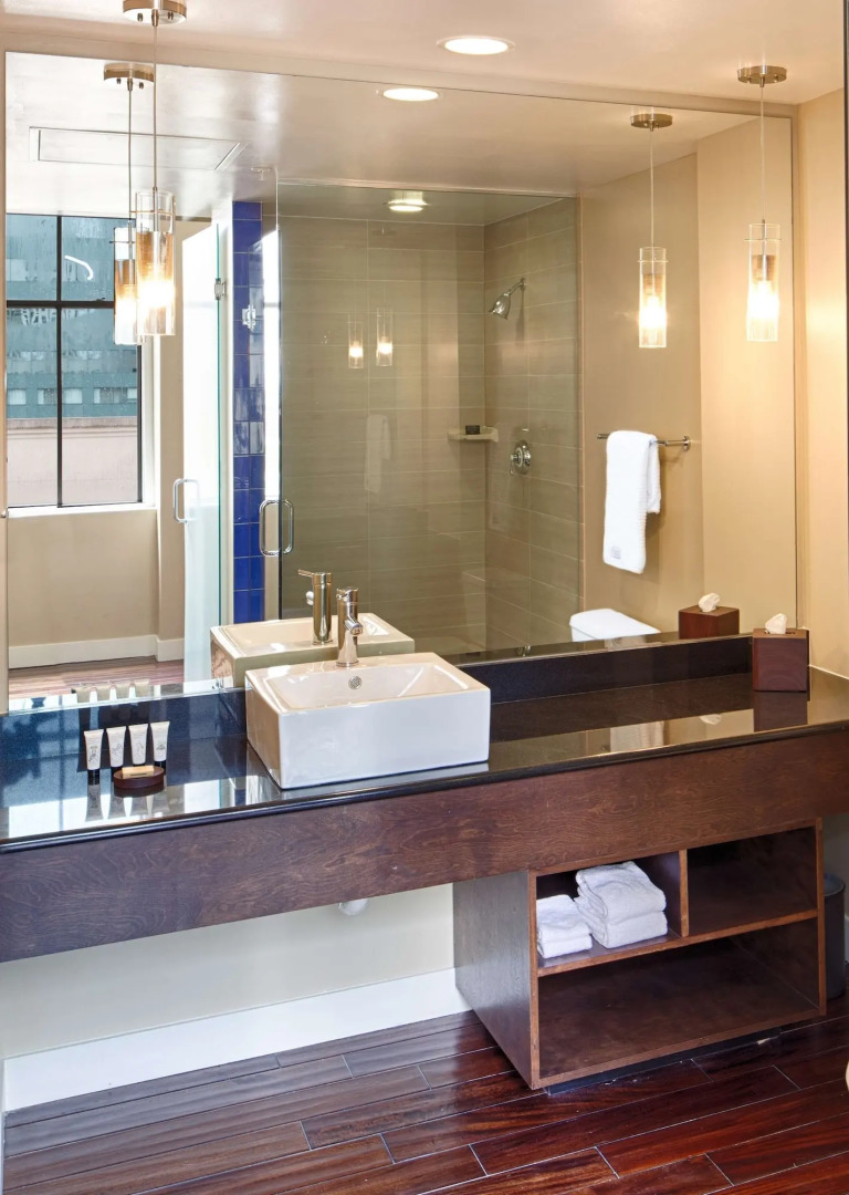 Hotel RL Baltimore Inner Harbor