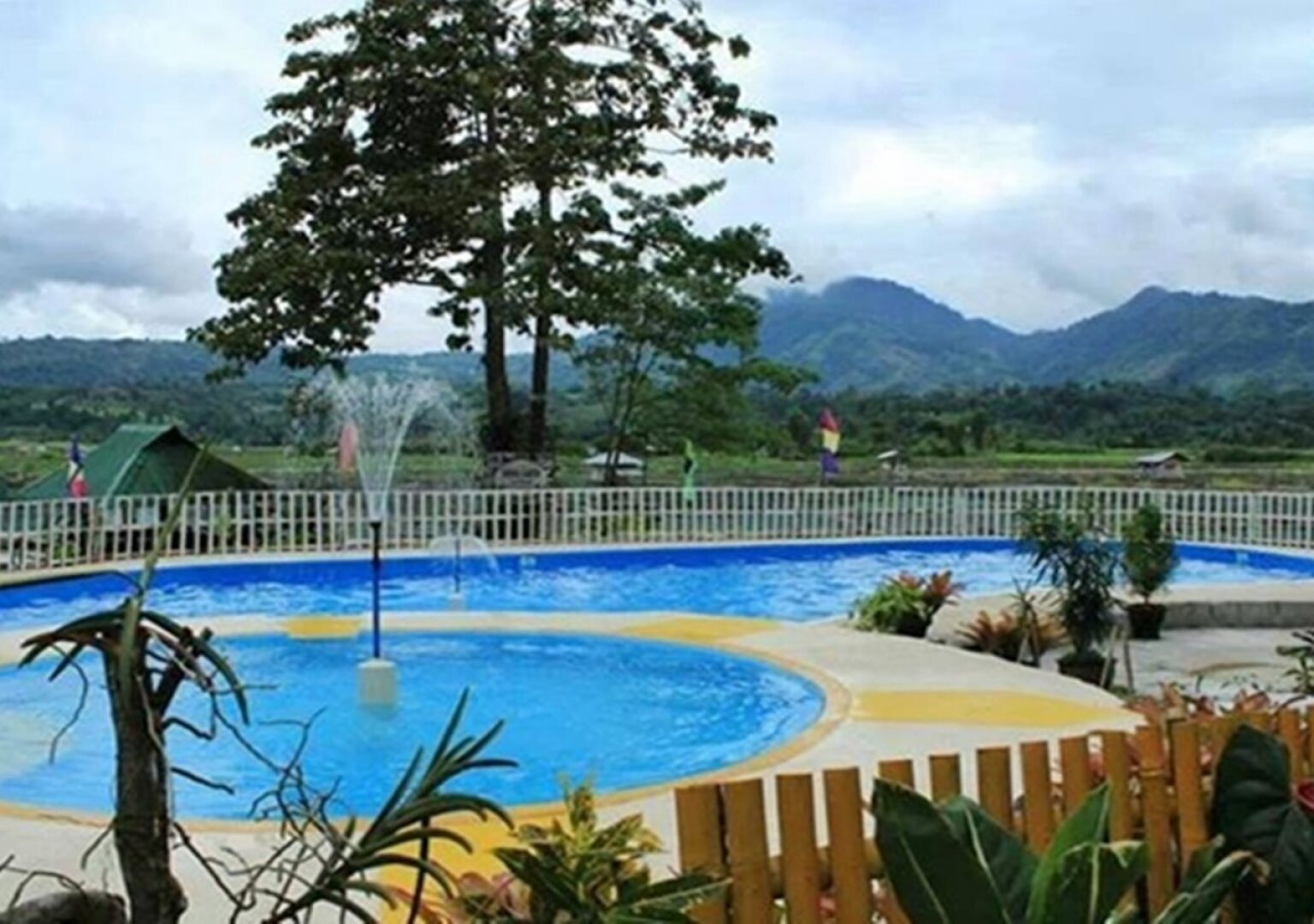 Sunrise Garden Lake Resort