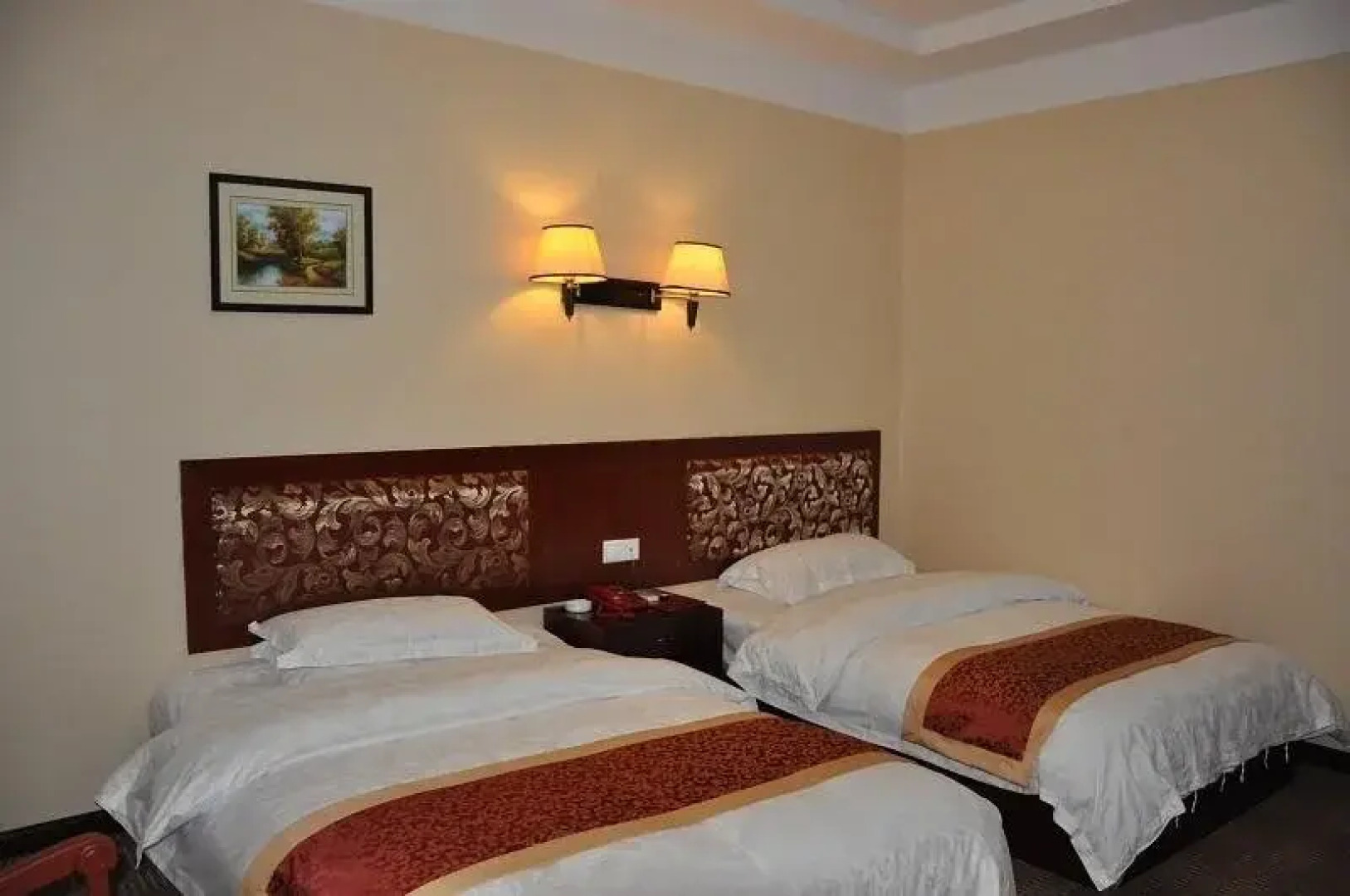 Longyi Business Hotel