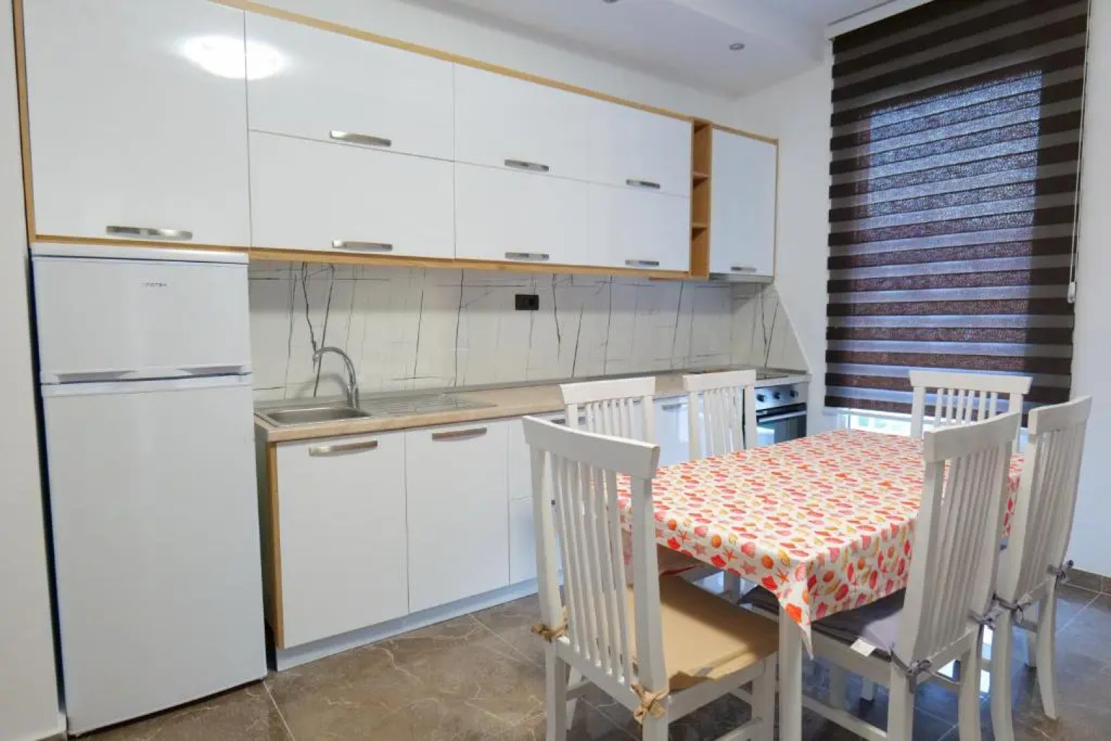 The Peak Hotel & Lounge