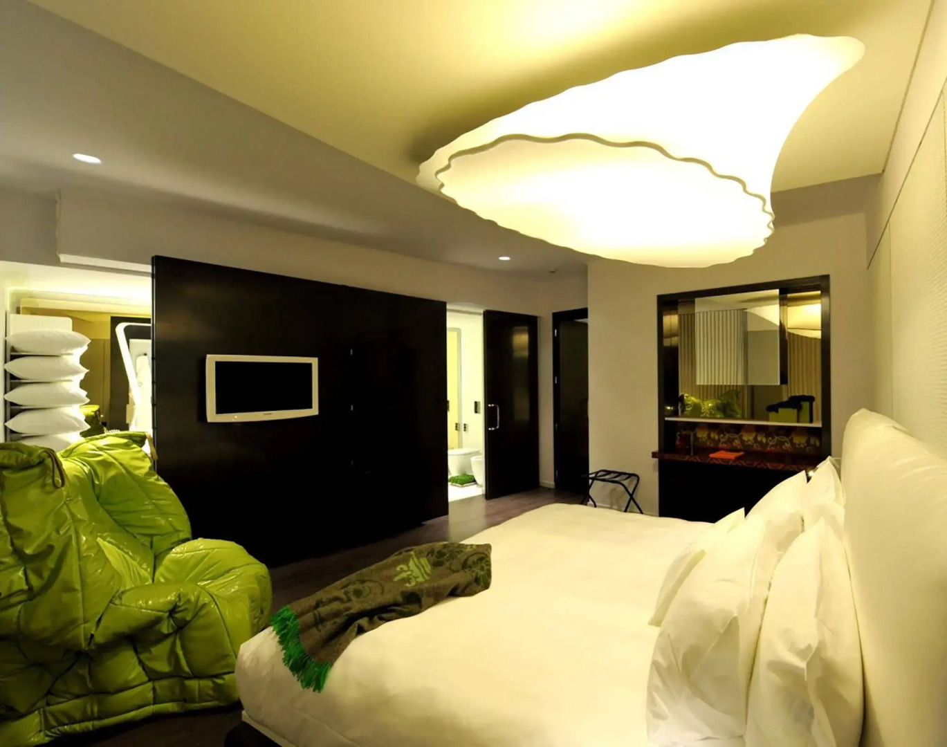 Palazzo Matteotti, The Dedica Anthology, Autograph Collection