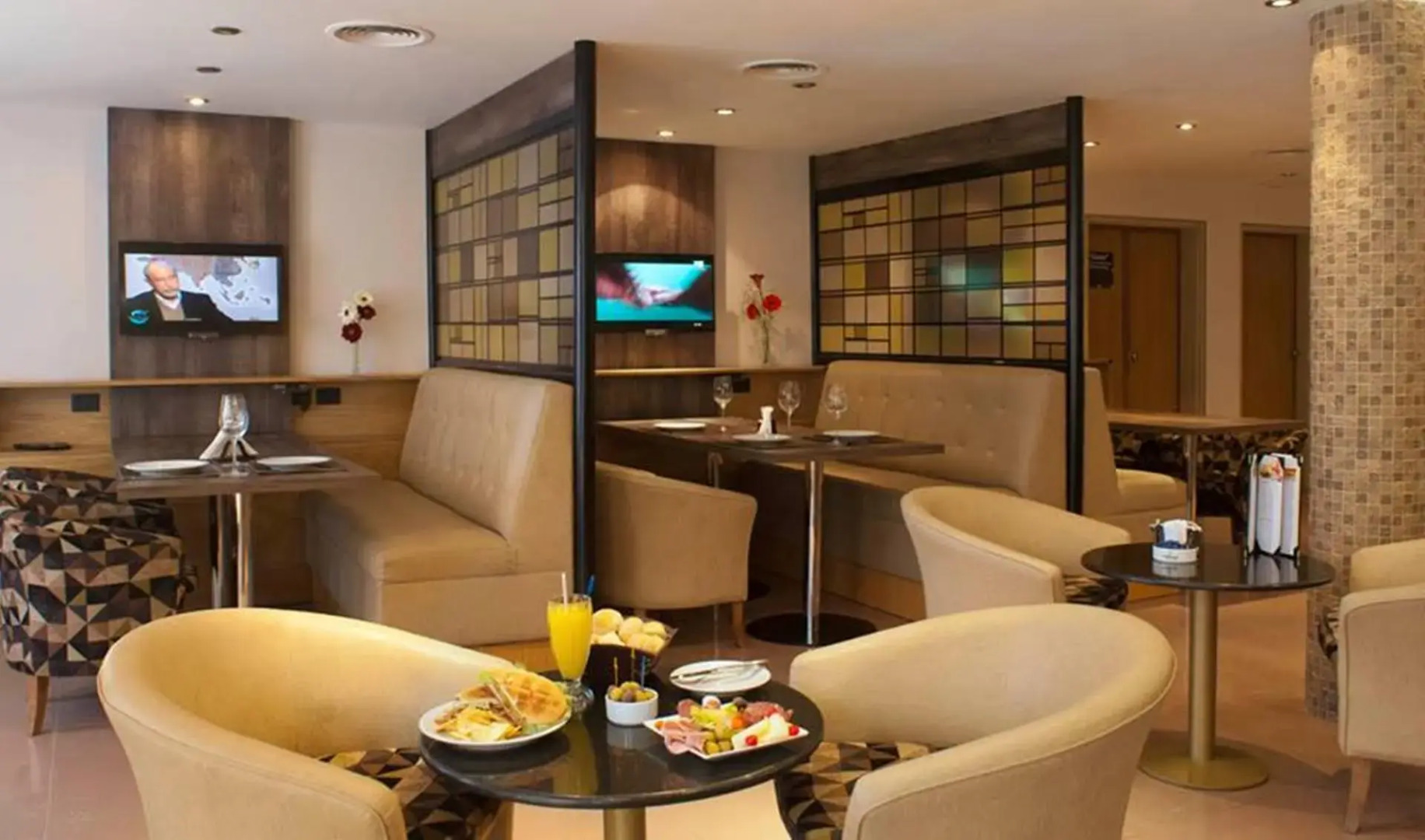 Land Express Neuquén Hotel