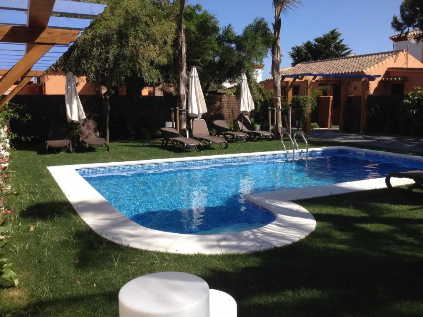 Apartamento para 4 personas con jardín privado y barbacoa cerca de la playa