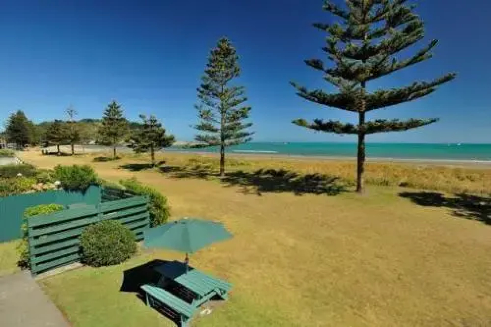 Whispering Sands Motel