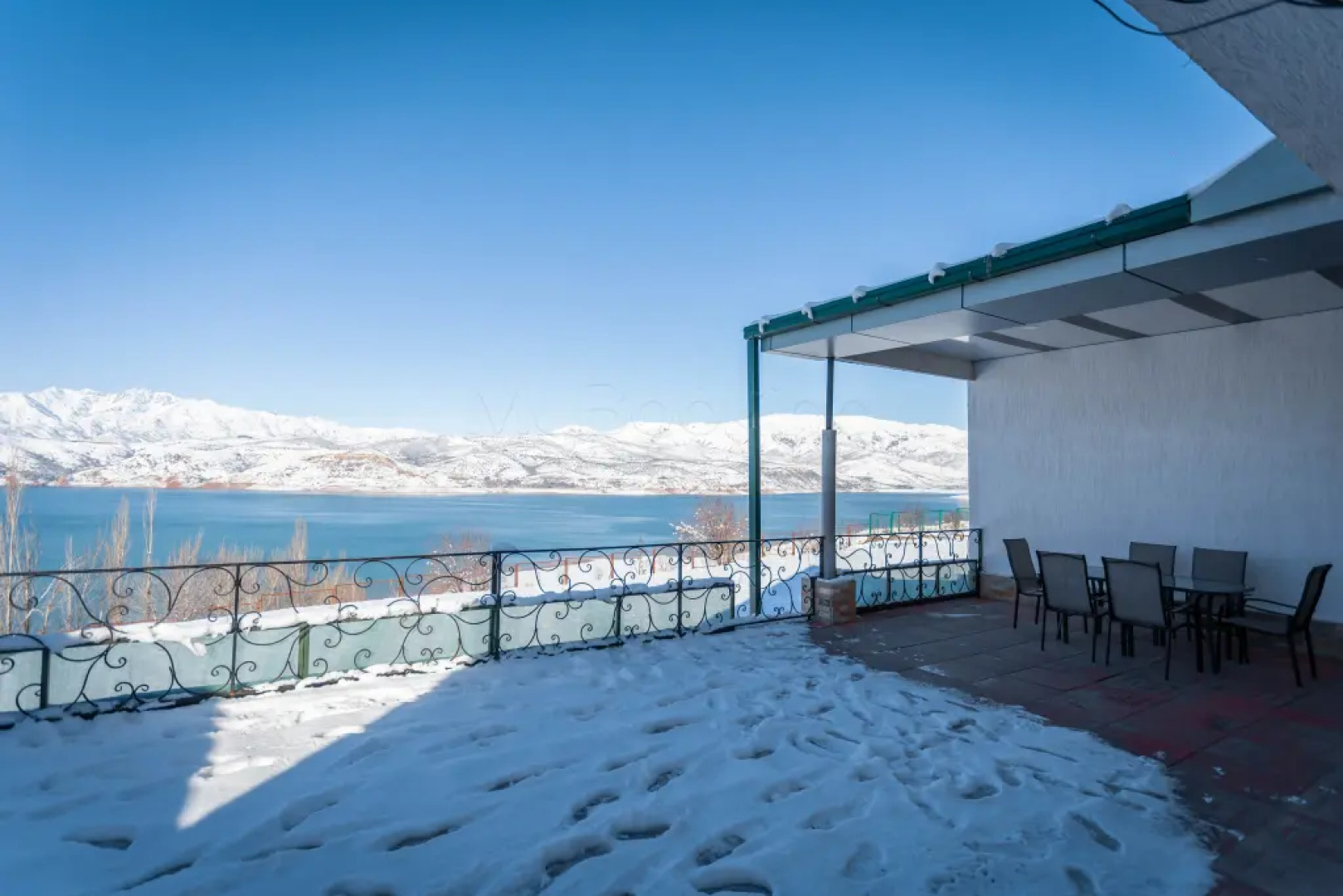 Lake House Resort hotel