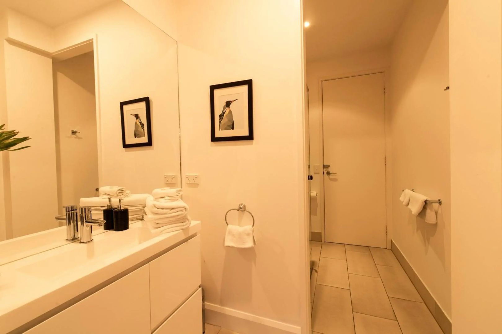 Hilltop Apartments Phillip Island - Adults Only