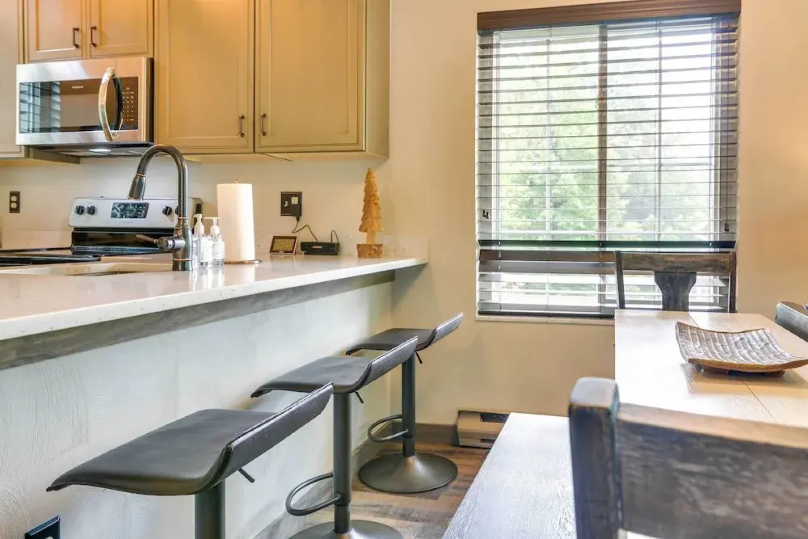 Somerset Townhome w/ Deck < 2 Mi to Ski Lift!