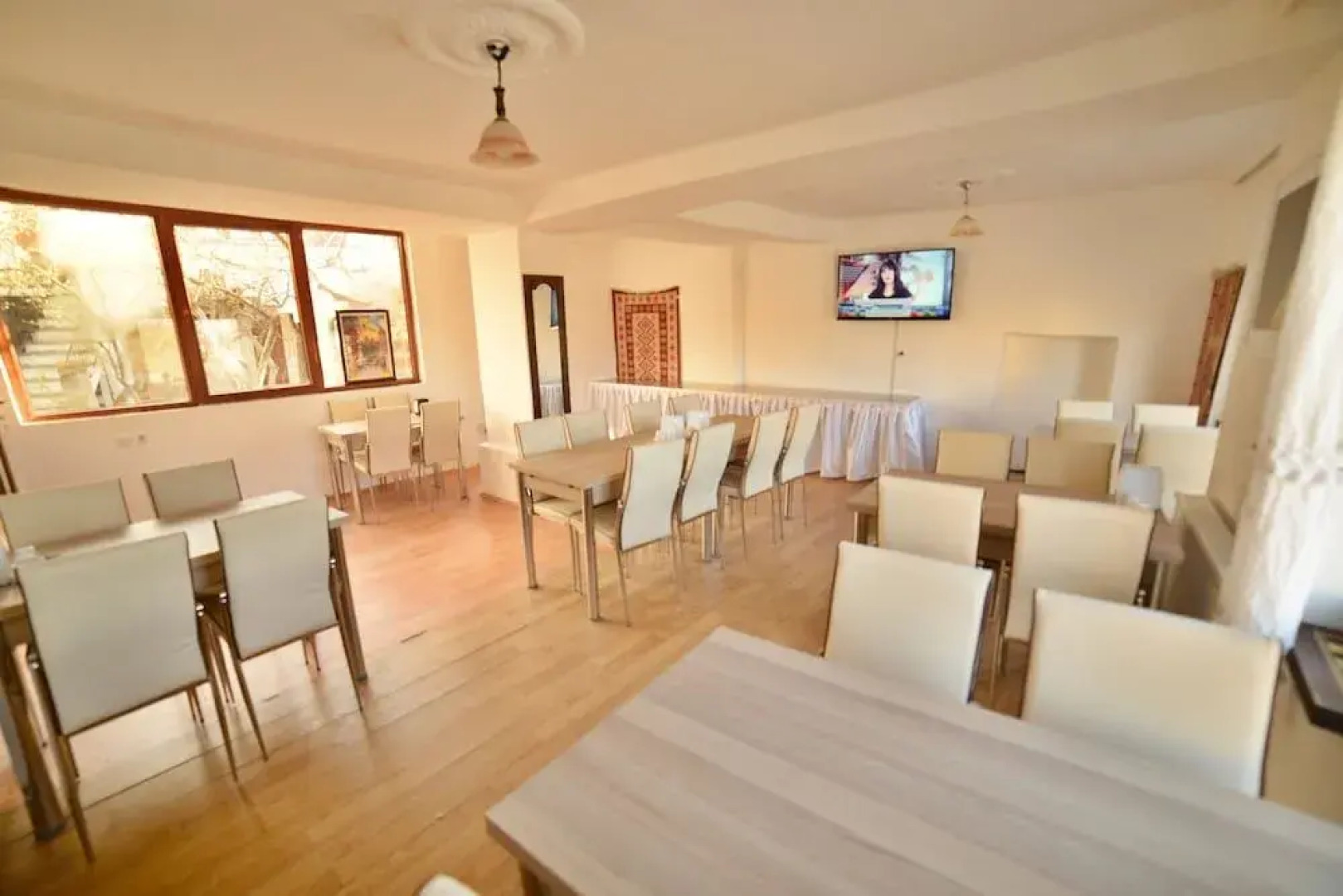 Cave seasons deluxe hotel