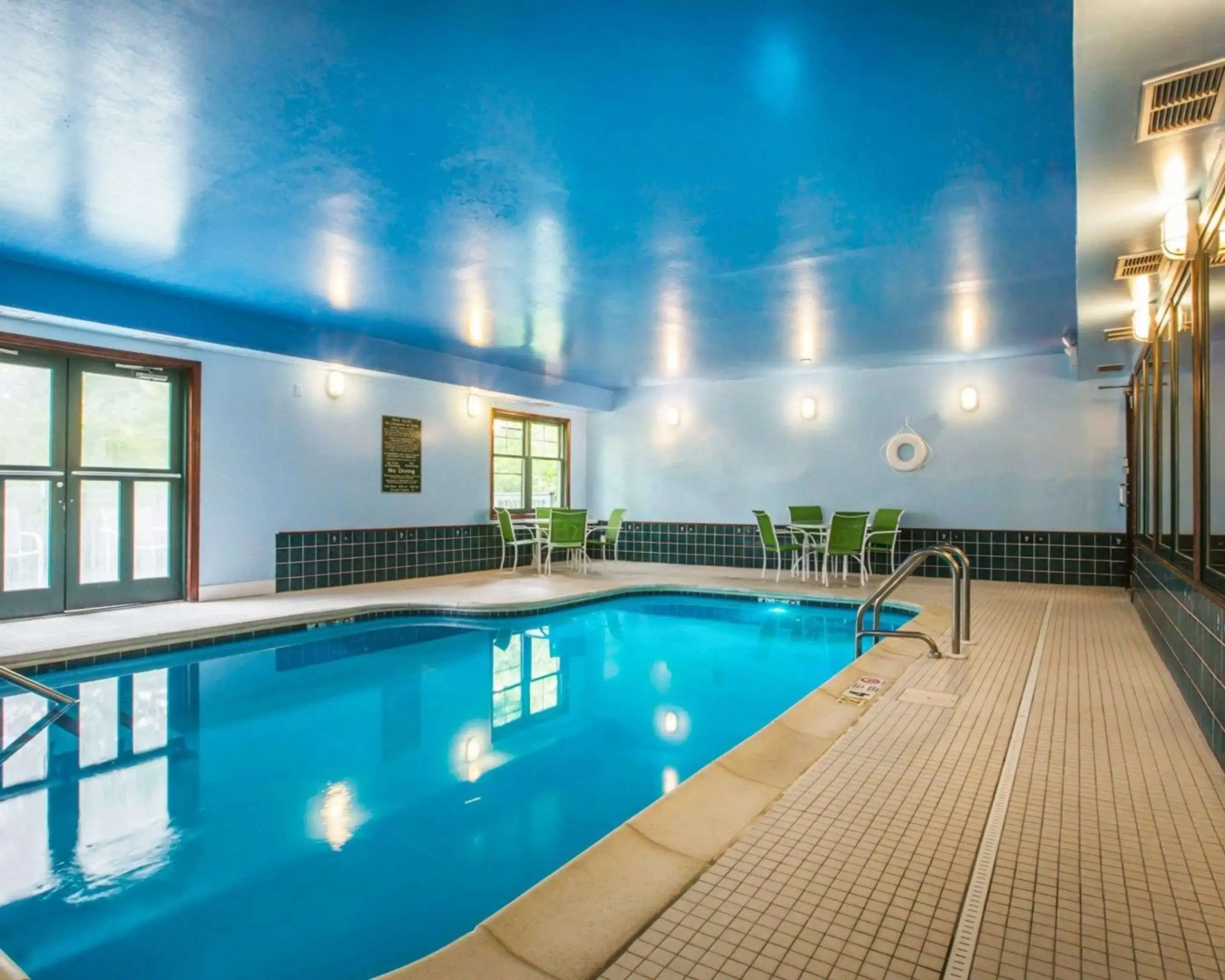 Econo Lodge Glens Falls / Lake George