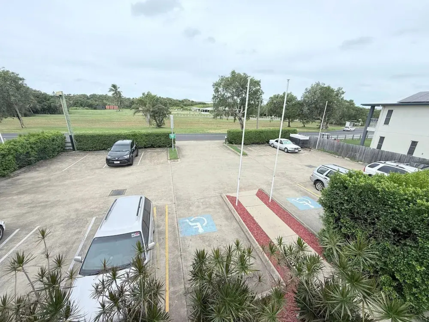Emus Beach Resort