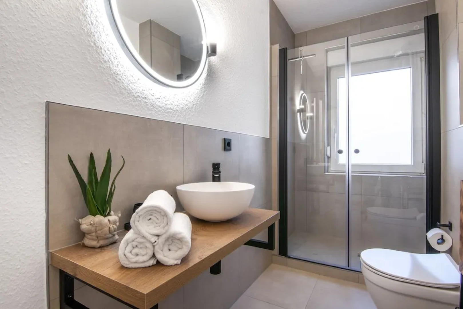 Spacious 3-rooms apartment in the center