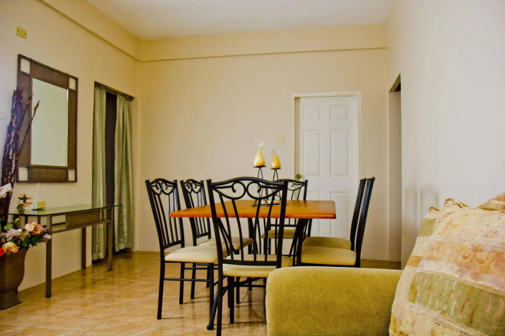 Port of Spain Breezy Guest Apartment