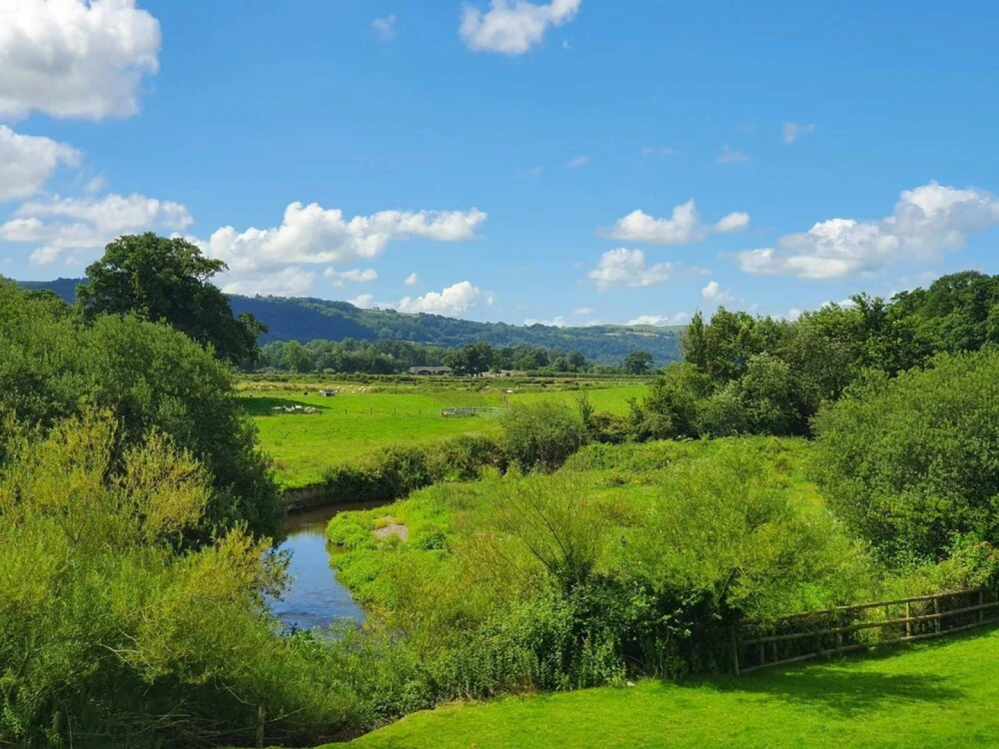 Cilsane Lodges- Teilo With hot tub