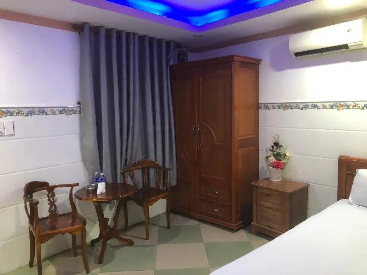 Hoa Ban Hotel by ZUZU